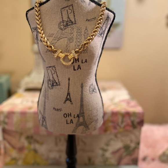 Jewelry - Cart. Type costume  Design Gold Toned Necklace